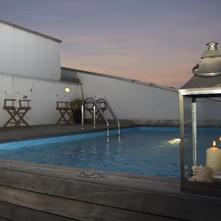 Apartament Pavi Apts - Private Rooftop Swimming Pool