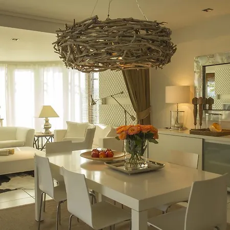 Pavi Apts - Private Rooftop Swimming Pool Apartament