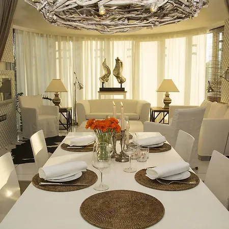 Pavi Apts - Private Rooftop Swimming Pool Apartament