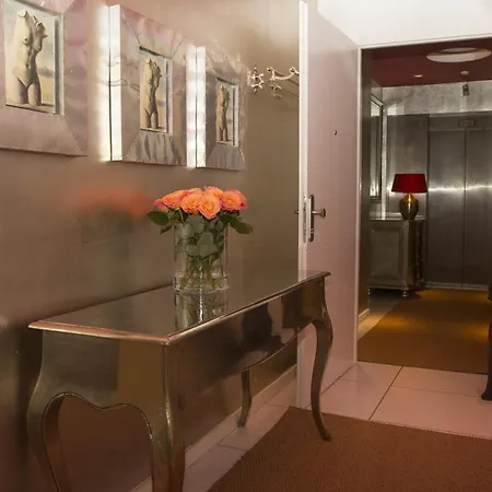 Apartman Pavi Apts - Private Rooftop Swimming Pool