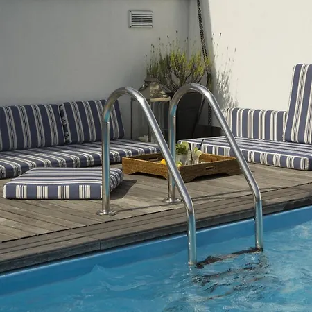 Pavi Apts - Private Rooftop Swimming Pool