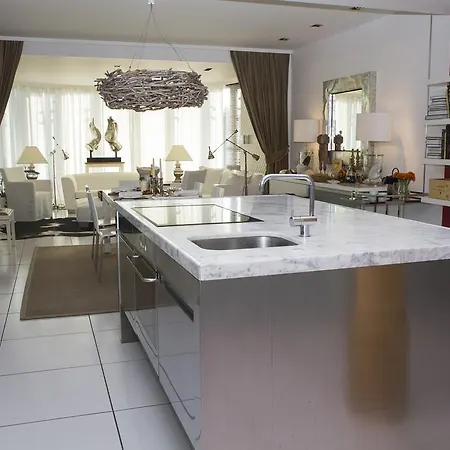 Pavi Apts - Private Rooftop Swimming Pool Apartament *