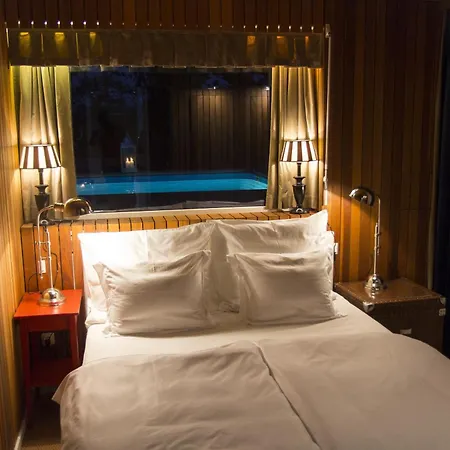 Apartament Pavi Apts - Private Rooftop Swimming Pool