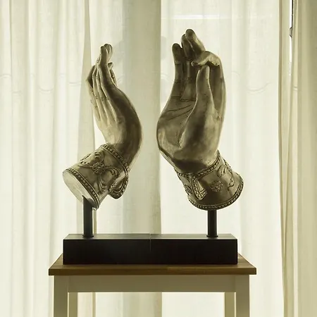 Pavi Apts - Private Rooftop Swimming Pool *