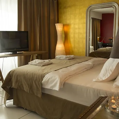 Pavi Apts - Private Rooftop Swimming Pool Apartament