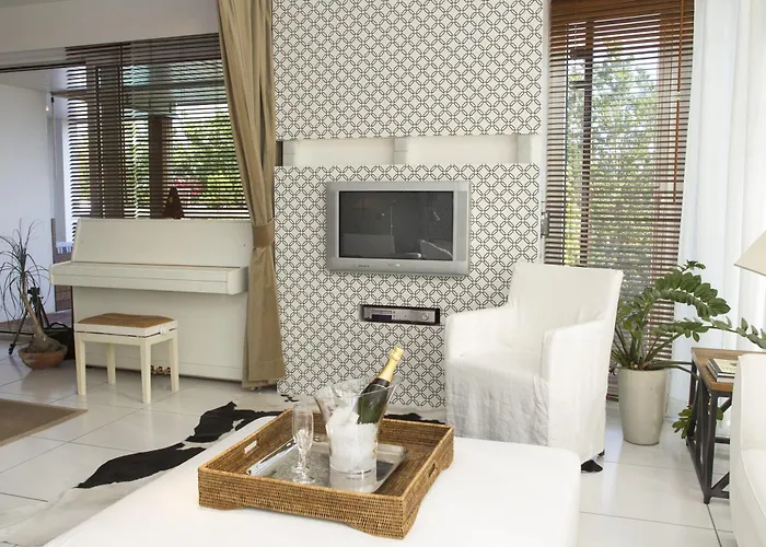 Apartman Pavi Apts - Private Rooftop Swimming Pool *