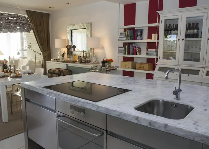 Pavi Apts - Private Rooftop Swimming Pool Apartman