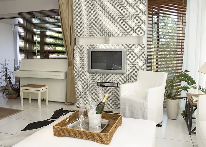 Apartman Pavi Apts - Private Rooftop Swimming Pool