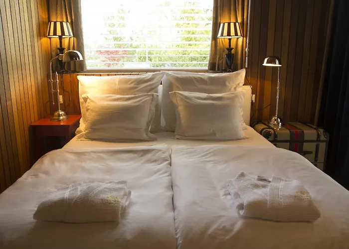 Pavi Apts - Private Rooftop Swimming Pool