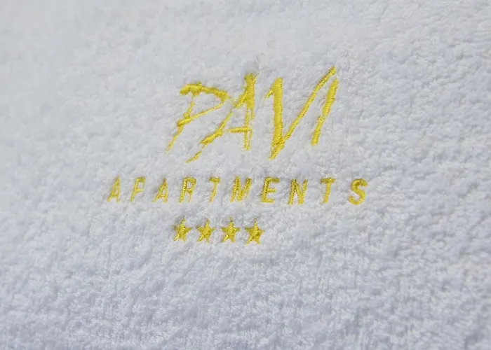 Apartman Pavi Apts - Private Rooftop Swimming Pool *