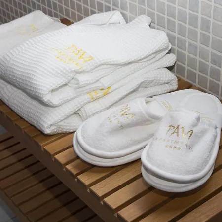 Pavi Apts - Private Rooftop Swimming Pool לובליאנה