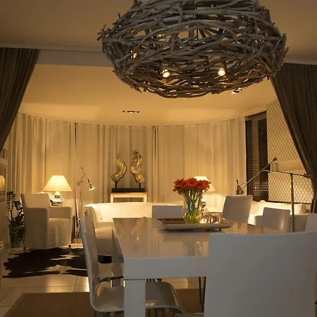 דירה Pavi Apts - Private Rooftop Swimming Pool